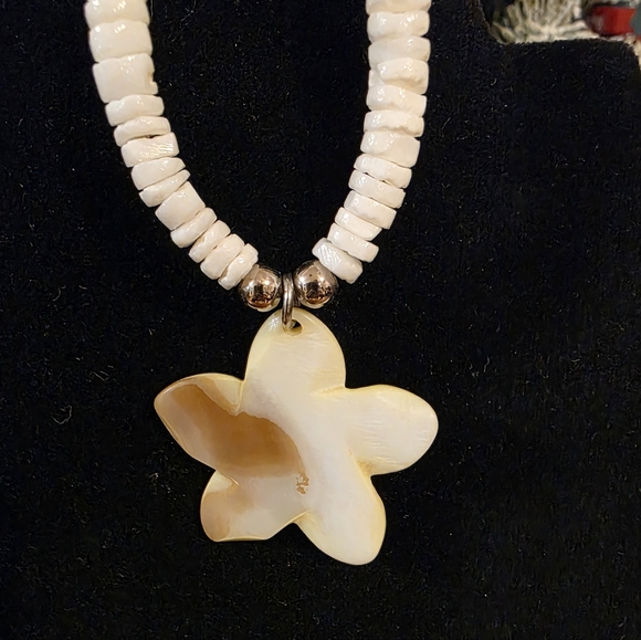 Hawaiian Puca Shell Flower Pendant Necklace - Picture 5 of 7